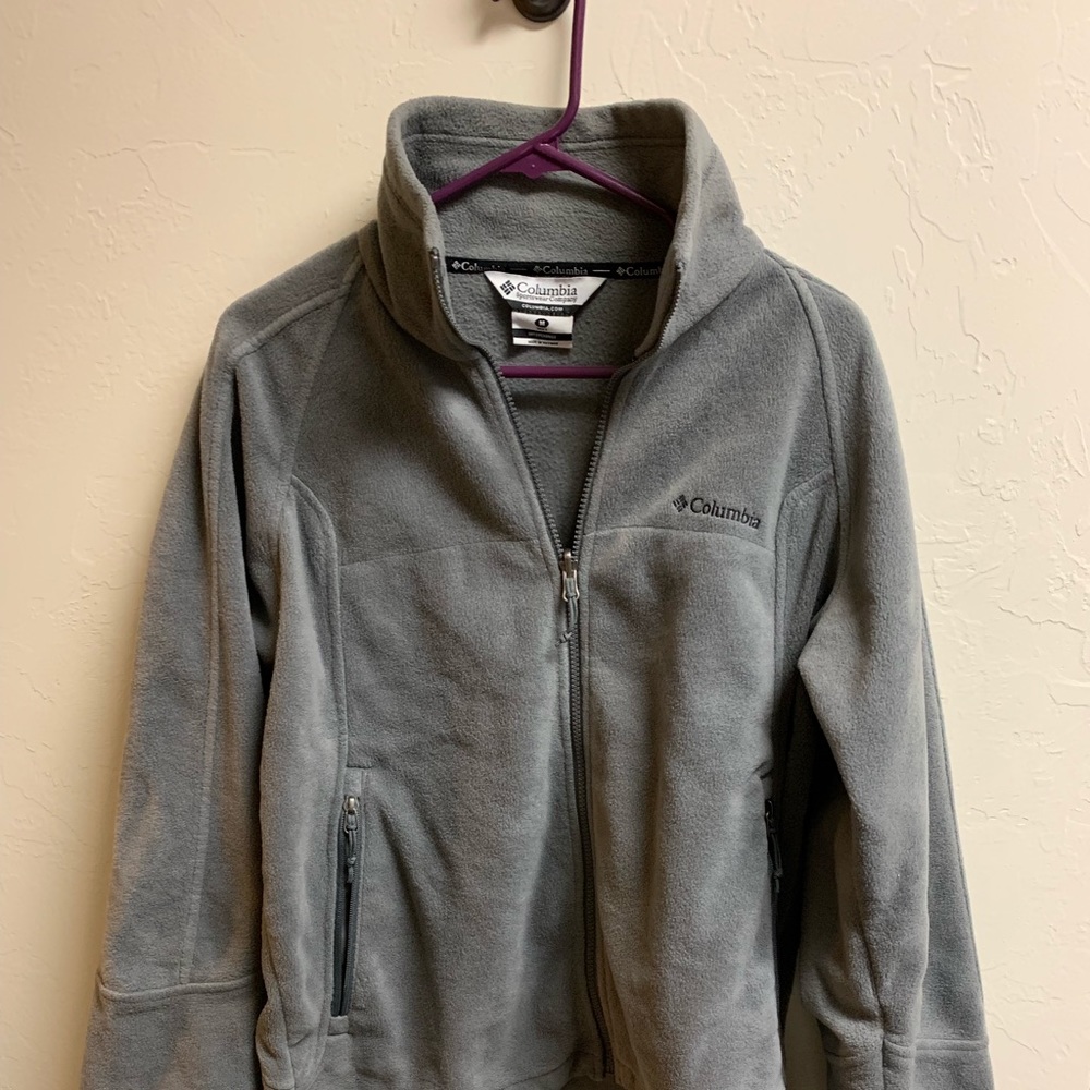 Men’s fleece jacket.